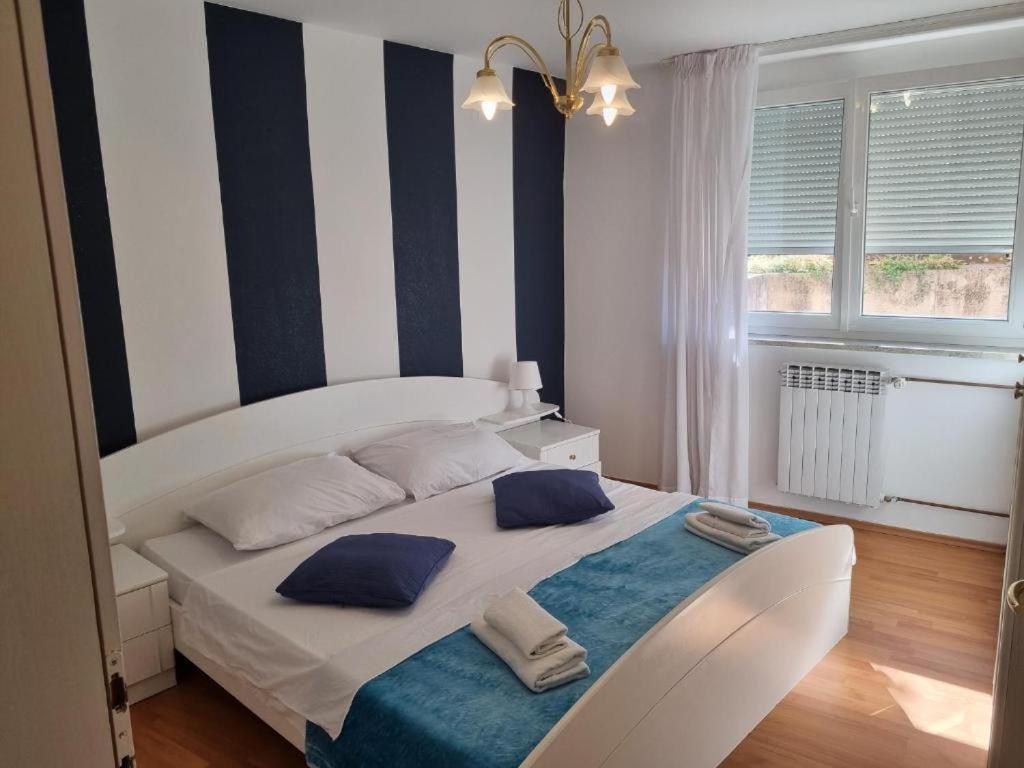 Appartamento Moro Vrbnik Esterno foto